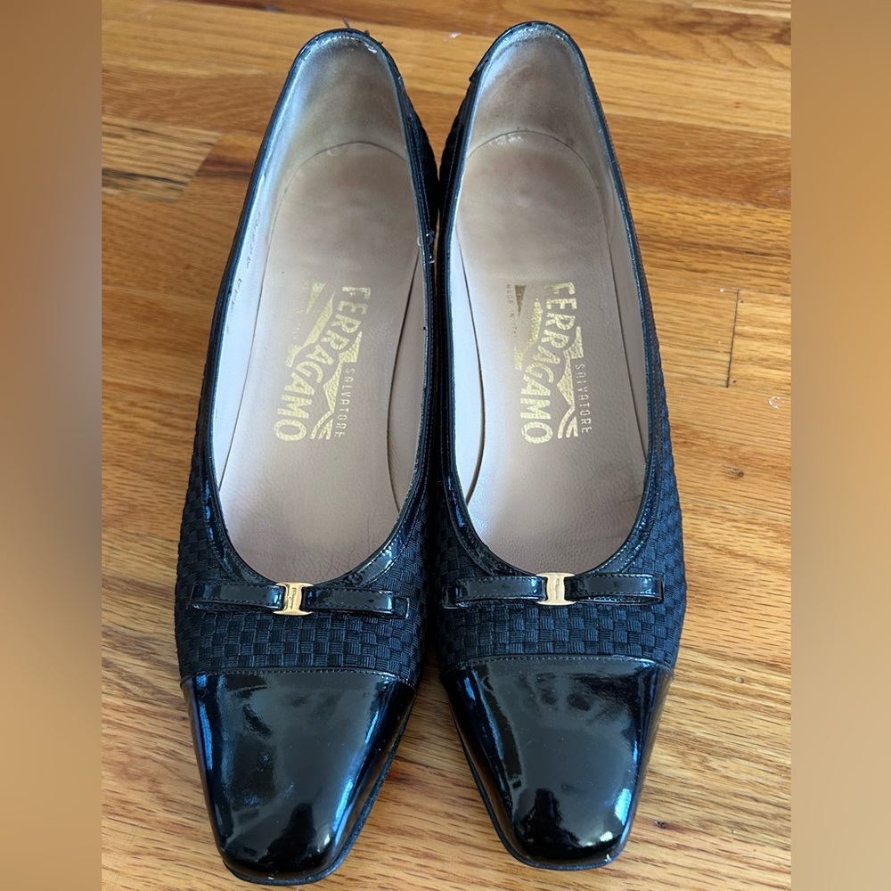Salvatore Ferragamo Black Woven Pumps Womens Size 8 AAA Patent